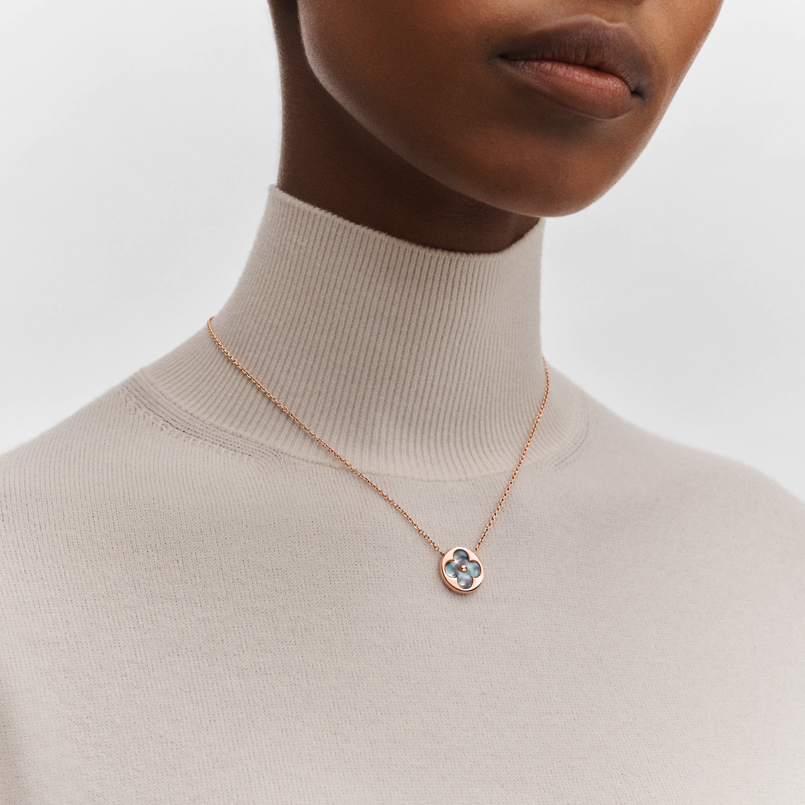 0e4a43224f19e09151be59d1ec31d25b-1.png Color Blossom sun pendant, pink gold and grey mother-of-pearl - Image 1