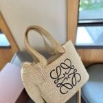 Elephant Basket bag in raffia