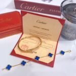 JUSTE UN CLOU BRACELET + VINTAGE ALHAMBRA BRACELET, 5 MOTIFS
