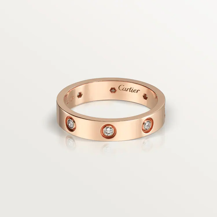 36b96c22b28a6343e5b86f83ad21c72b.png LOVE WEDDING BAND, 8 DIAMONDS - Image 1