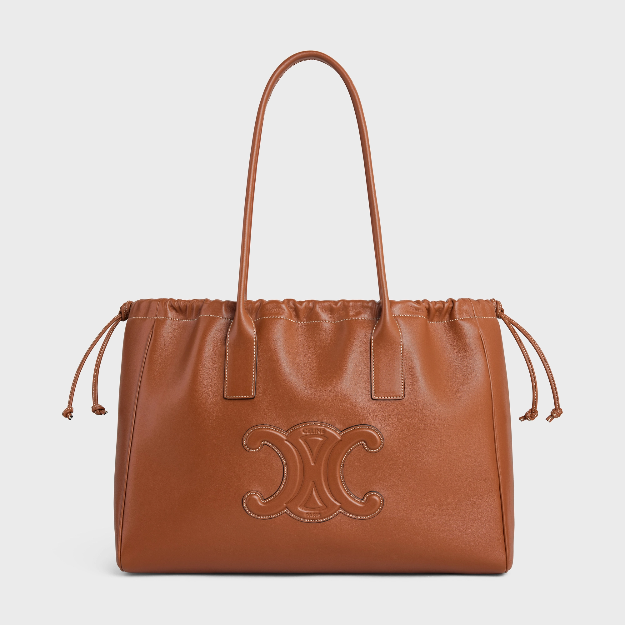4bf288e9fcfa6c1daf1d547dacadb5fe.webp cabas drawstring cuir triomphe in Smooth Calfskin - Image 1
