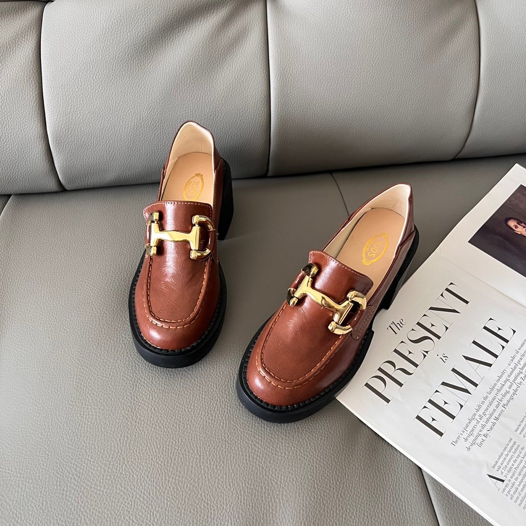 6013070a9e352c53bf3f3d9cca570c0b-1.jpeg Loafers in Leather - Image 1