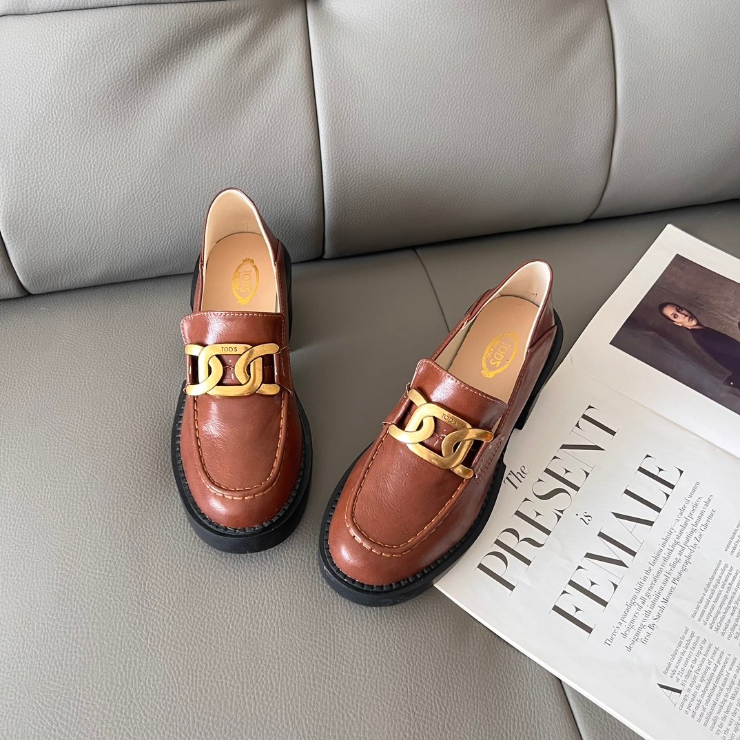 6539b590d8ac2b4c8a531faeff0cd428-1.jpeg Loafers in Leather - Image 1