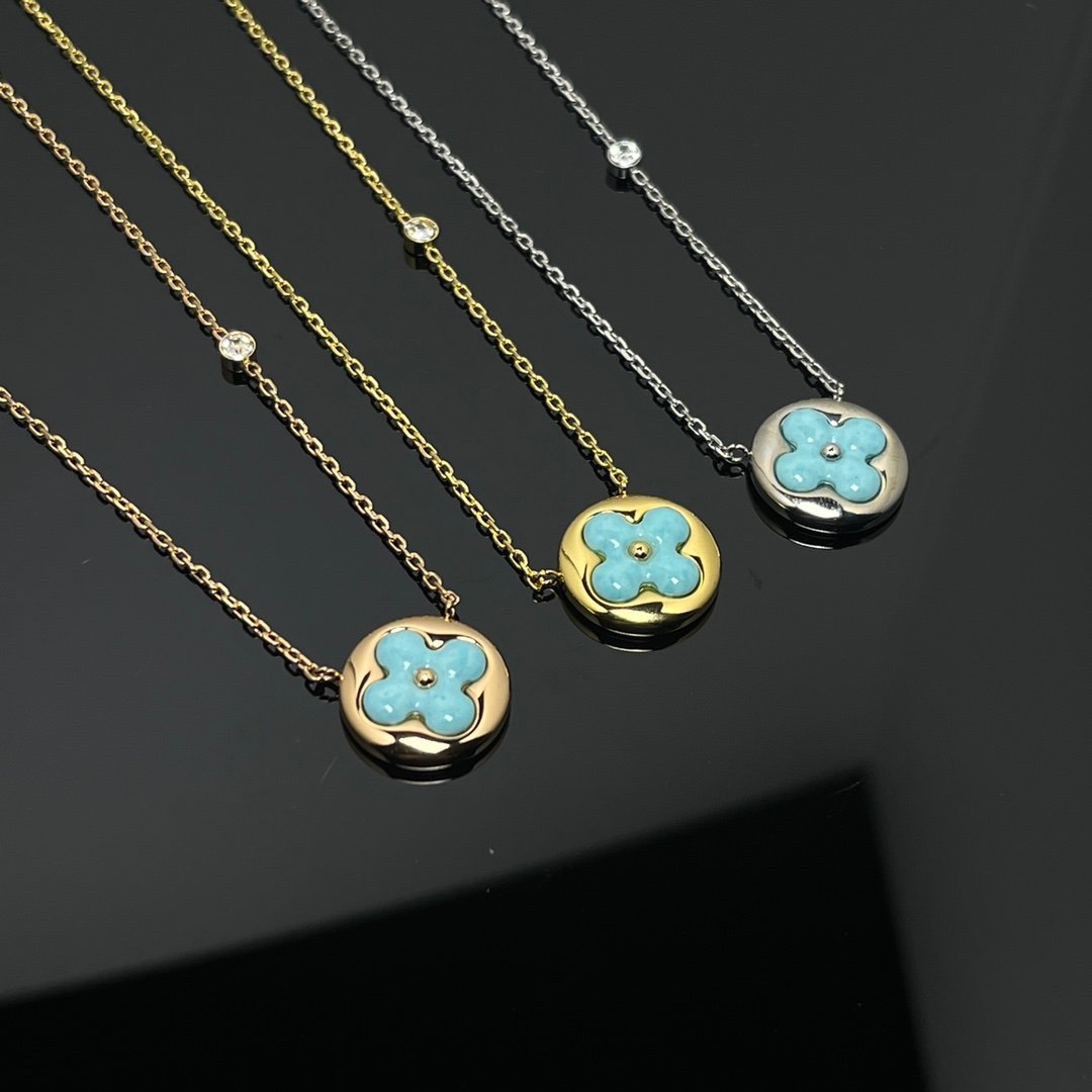 94952e2a253ae1d79aeab237bd758794.jpeg Idylle Blossom pendant - Image 1