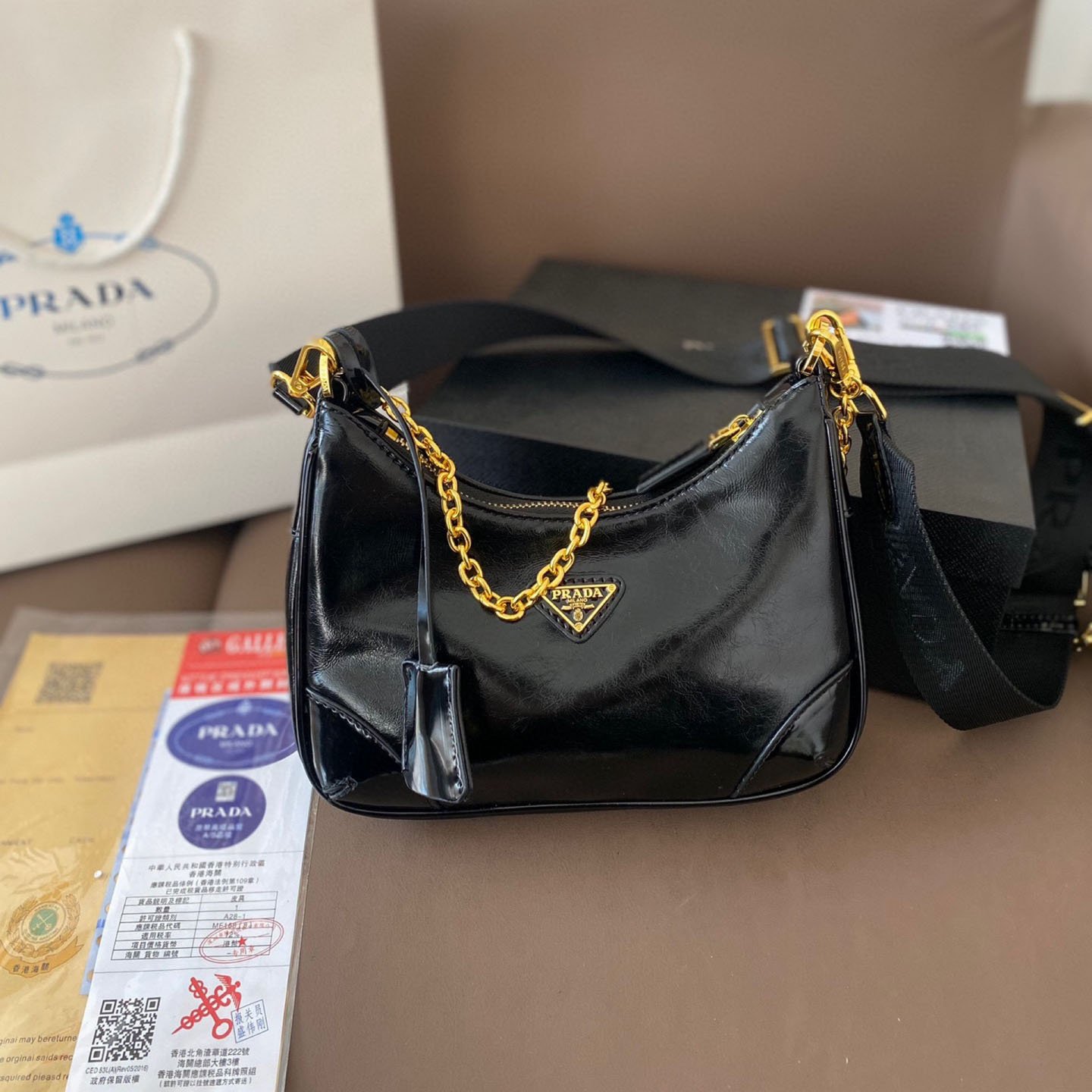 a0bd2eb34488cd38aed1b8dd2f75be0c.jpeg Re-Edition 2005 leather bag - Image 1